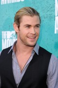 Крис Хемсворт (Chris Hemsworth) 2012 MTV Movie Awards (June 3) - 17xHQ 608014196638162